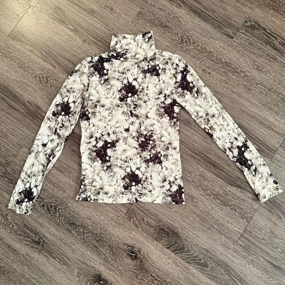 Vince Painted Crema Long Sleeve Turtleneck in Black/Cream